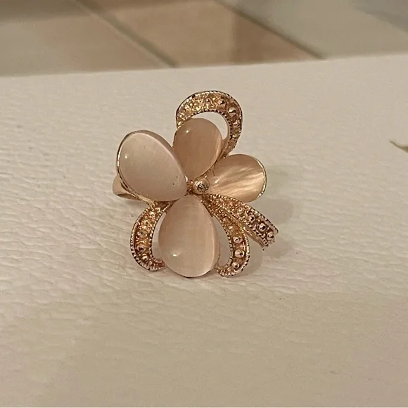 Rose gold and blush floral ring - Picture 2 of 6